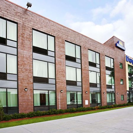 Days Inn Bronx Ню Йорк Екстериор снимка