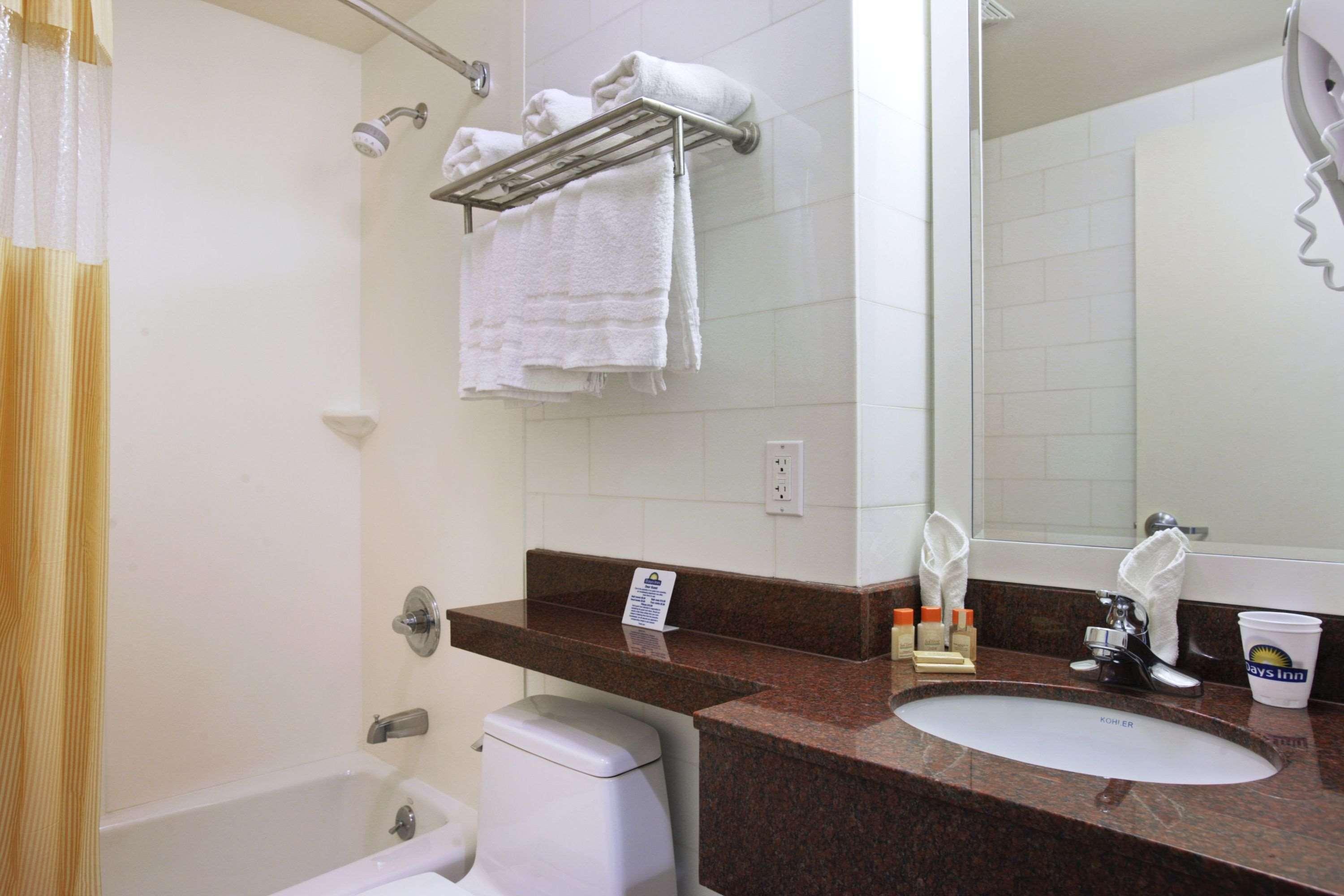 Days Inn Bronx Ню Йорк Стая снимка