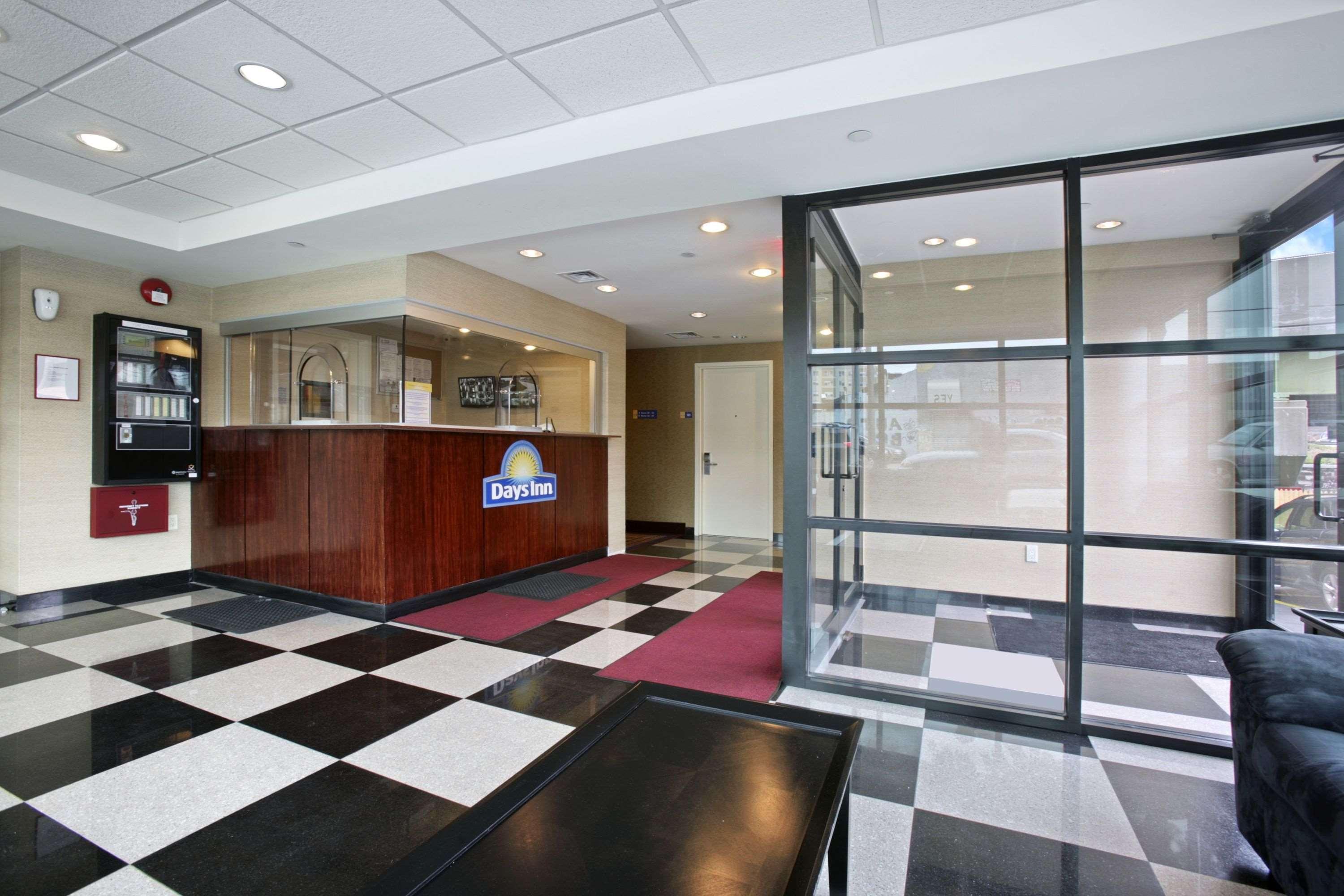 Days Inn Bronx Ню Йорк Екстериор снимка